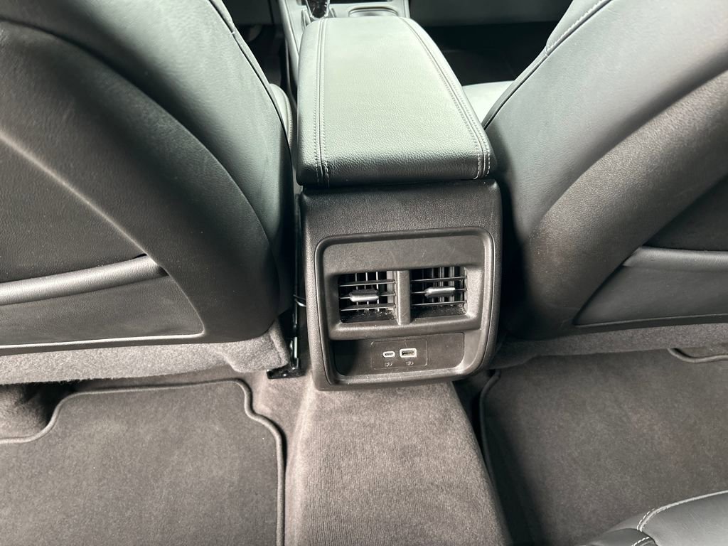 Used 2025 Cadillac XT4 Premium Luxury image 28