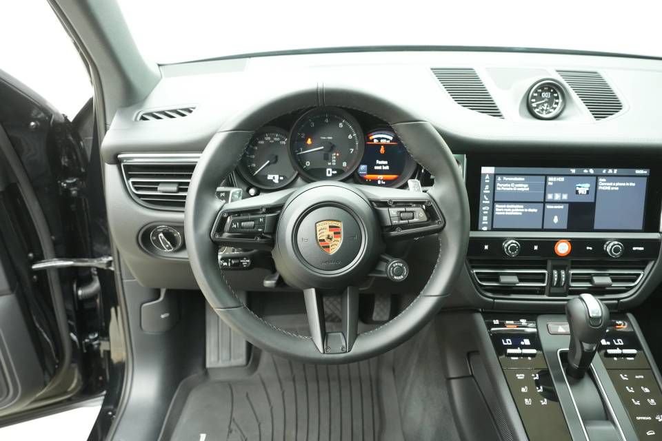 Certified 2026 Porsche Macan AWD/4WD image 13