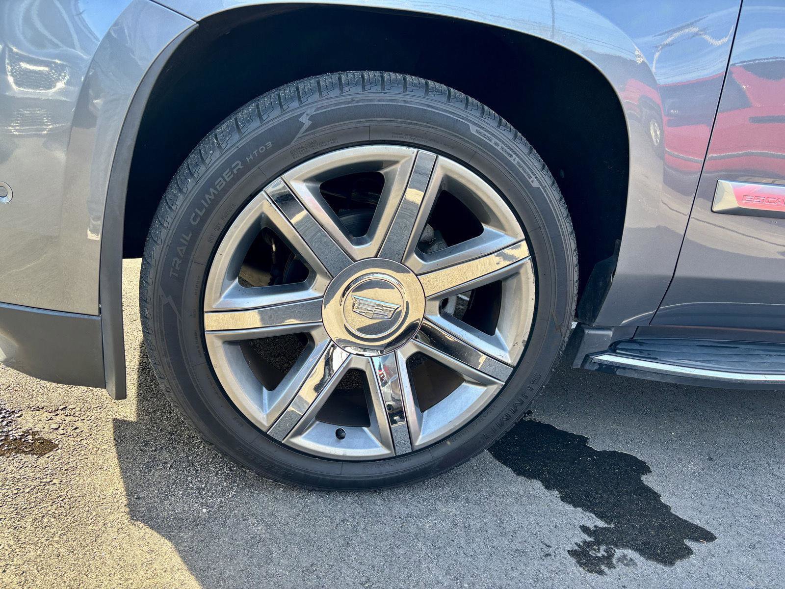 Used 2018 Cadillac Escalade Luxury image 30