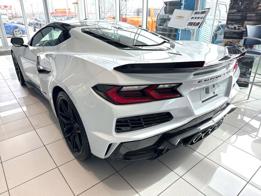 Used 2024 Chevrolet Corvette Z06 image 9