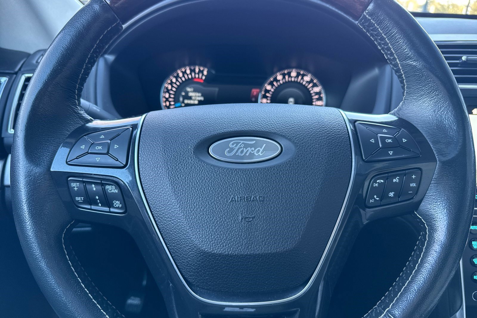 Used 2017 Ford Explorer Platinum image 30