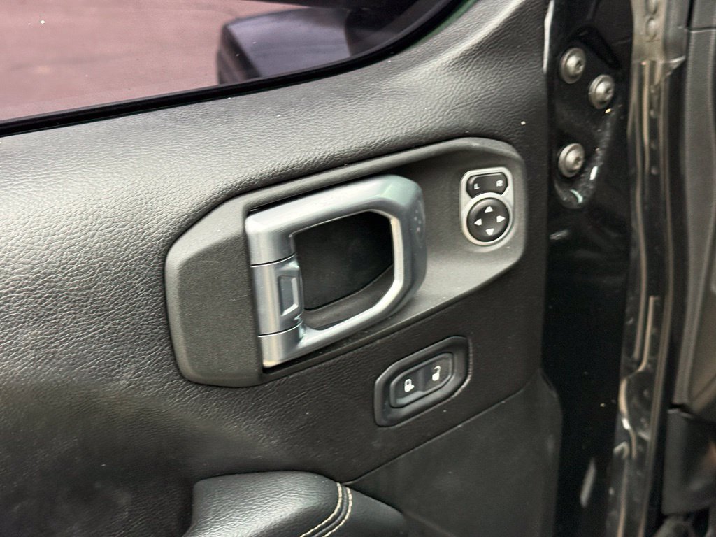 Used 2020 Jeep Gladiator Overland AWD/4WD image 12