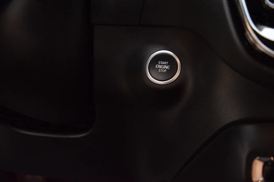 Used 2020 Volvo XC40 T5 Momentum w/ Protection Package Premier image 60