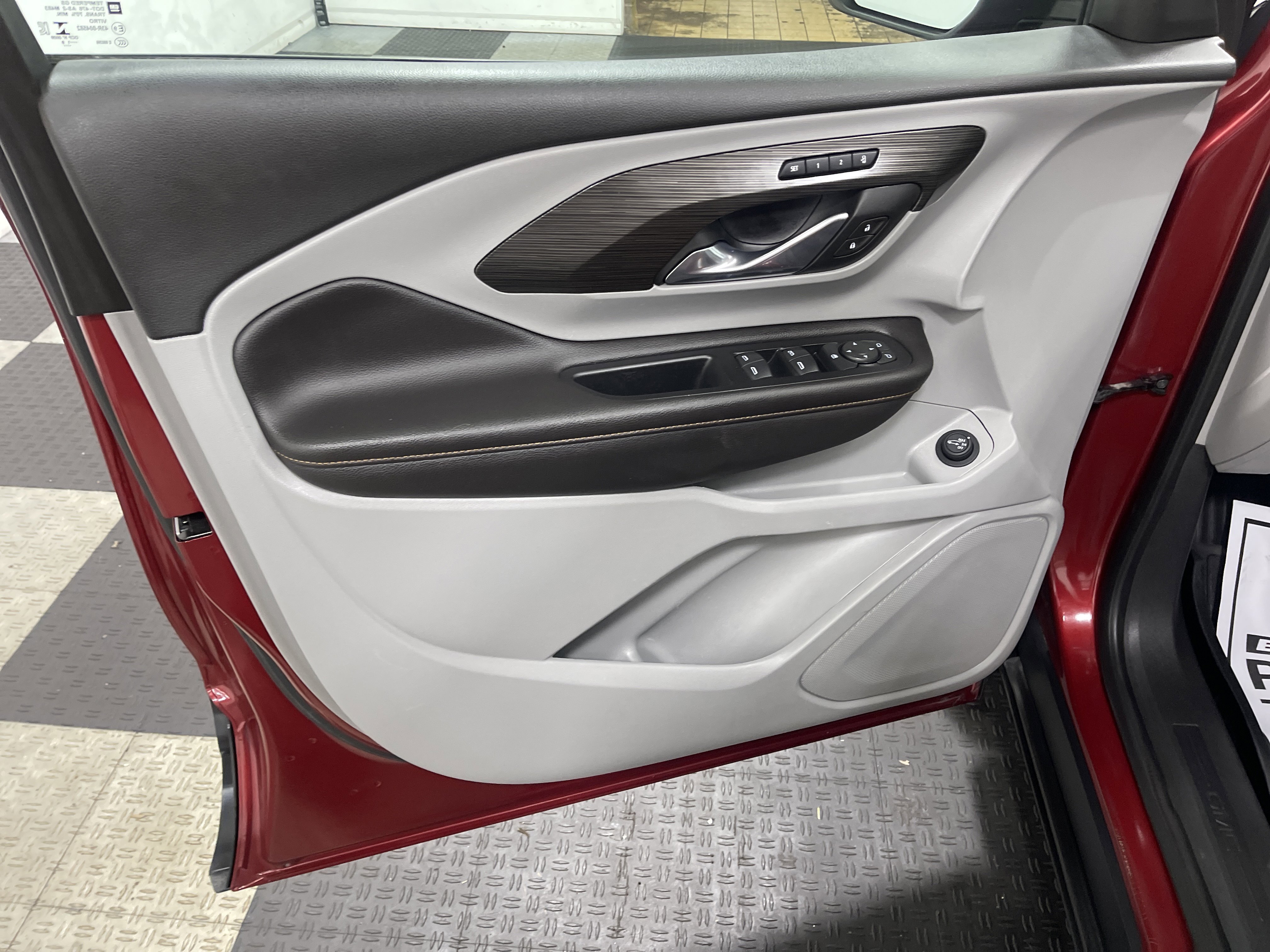 Used 2019 GMC Terrain SLT w/ Preferred Package image 9