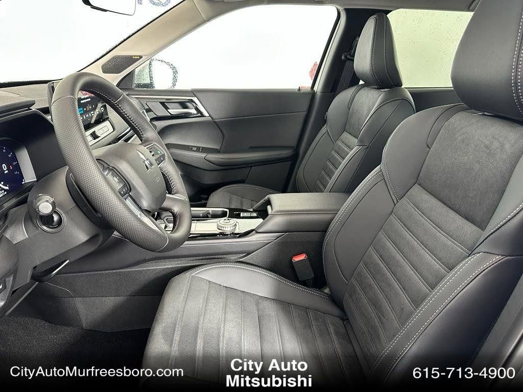 New 2025 Mitsubishi Outlander SE image 15