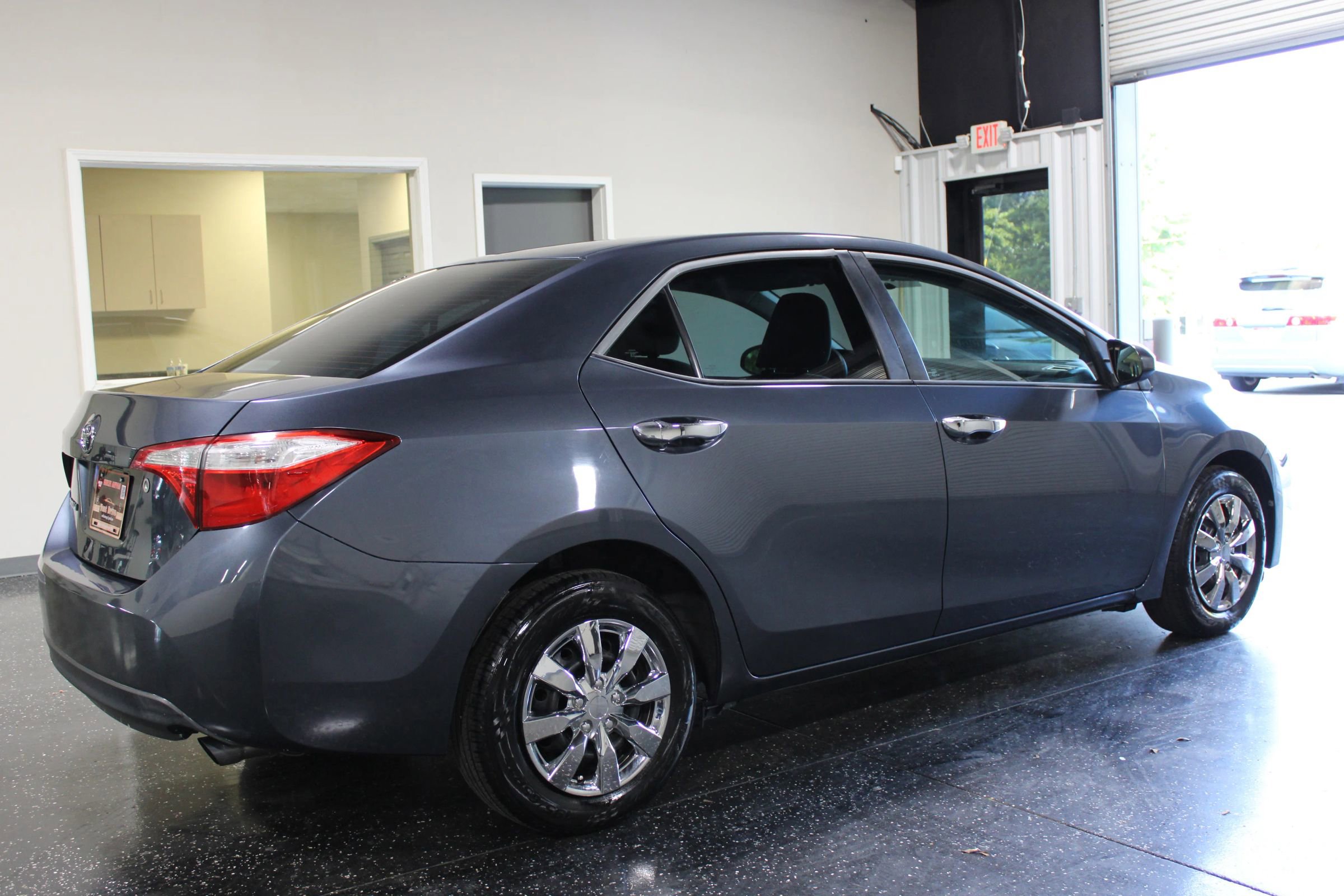 Used 2015 Toyota Corolla L FWD image 3