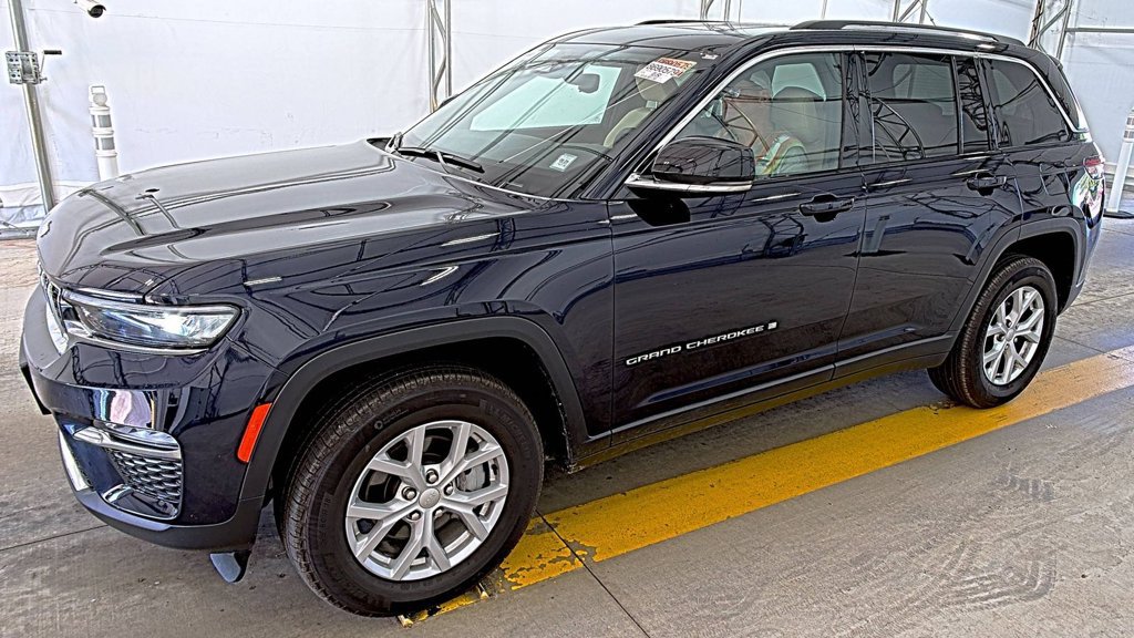 Used 2023 Jeep Grand Cherokee Limited AWD/4WD image 2