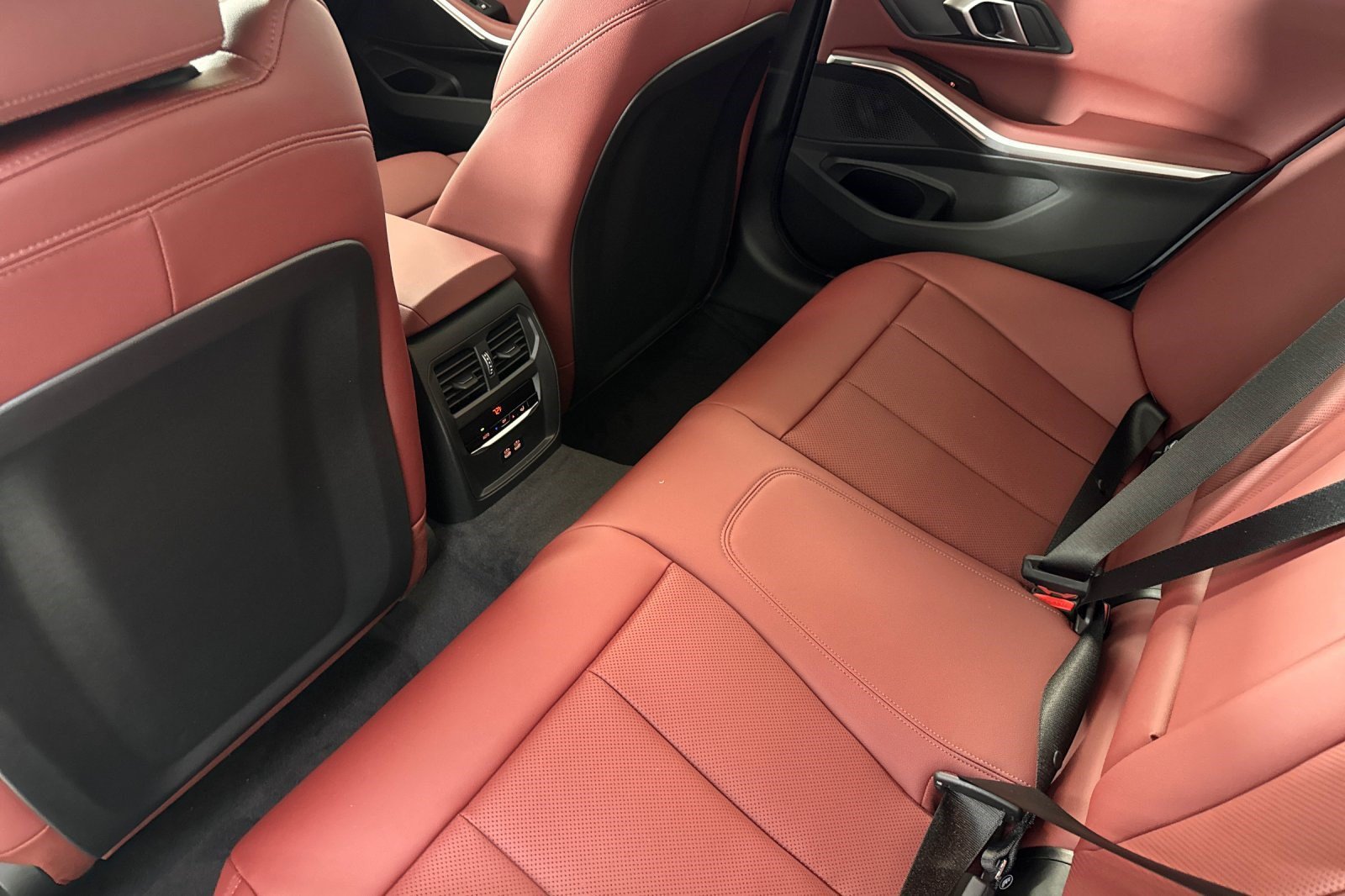 New 2026 BMW 330i Sedan w/ M Sport Package RWD image 24