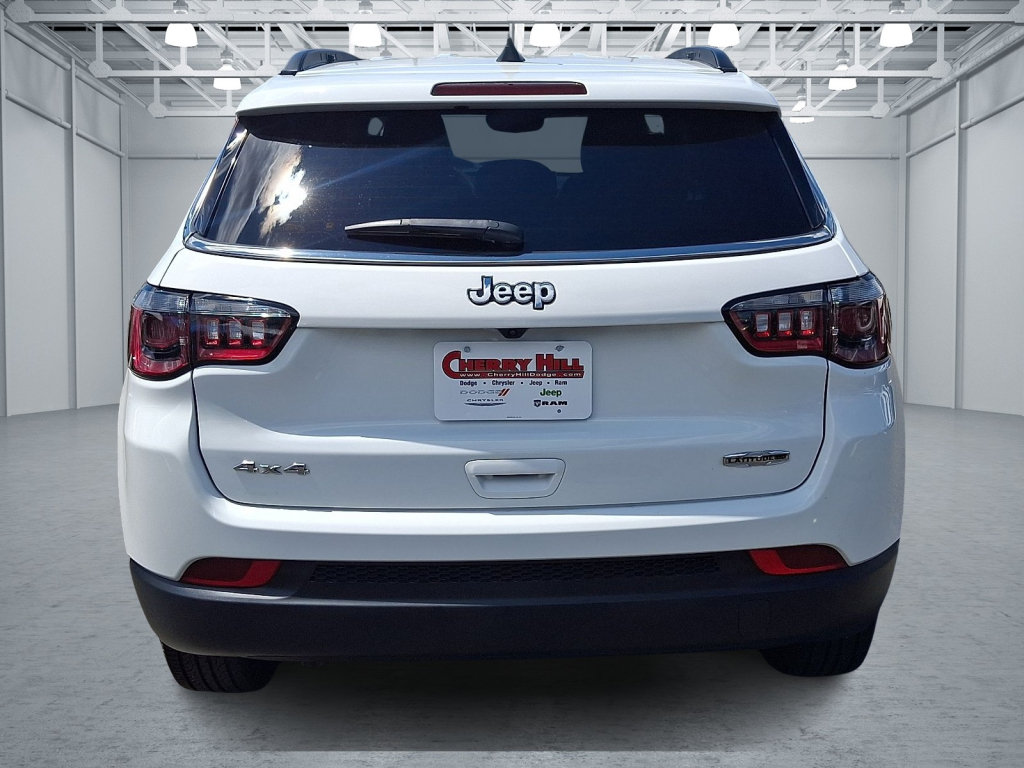 Used 2024 Jeep Compass Latitude AWD/4WD image 8
