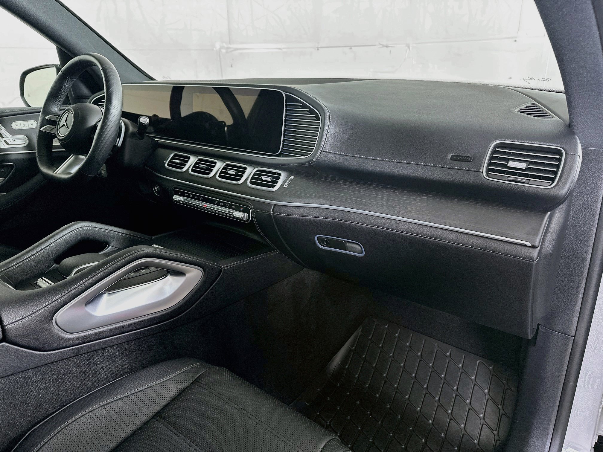 Used 2025 Mercedes-Benz GLS 580 4MATIC image 30