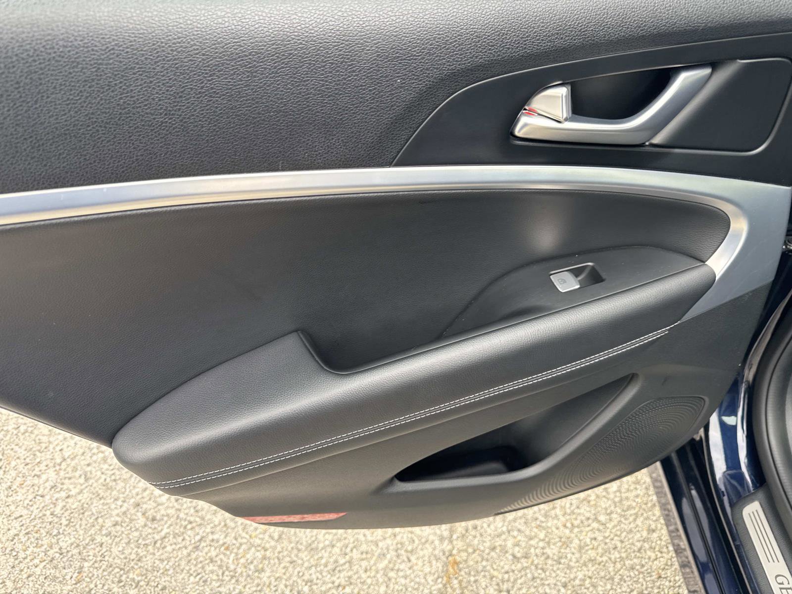 Used 2023 Genesis G70 2.0T RWD image 9