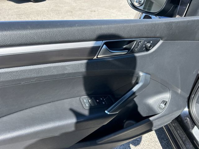 Used 2017 Volkswagen Passat 1.8T R-Line image 30