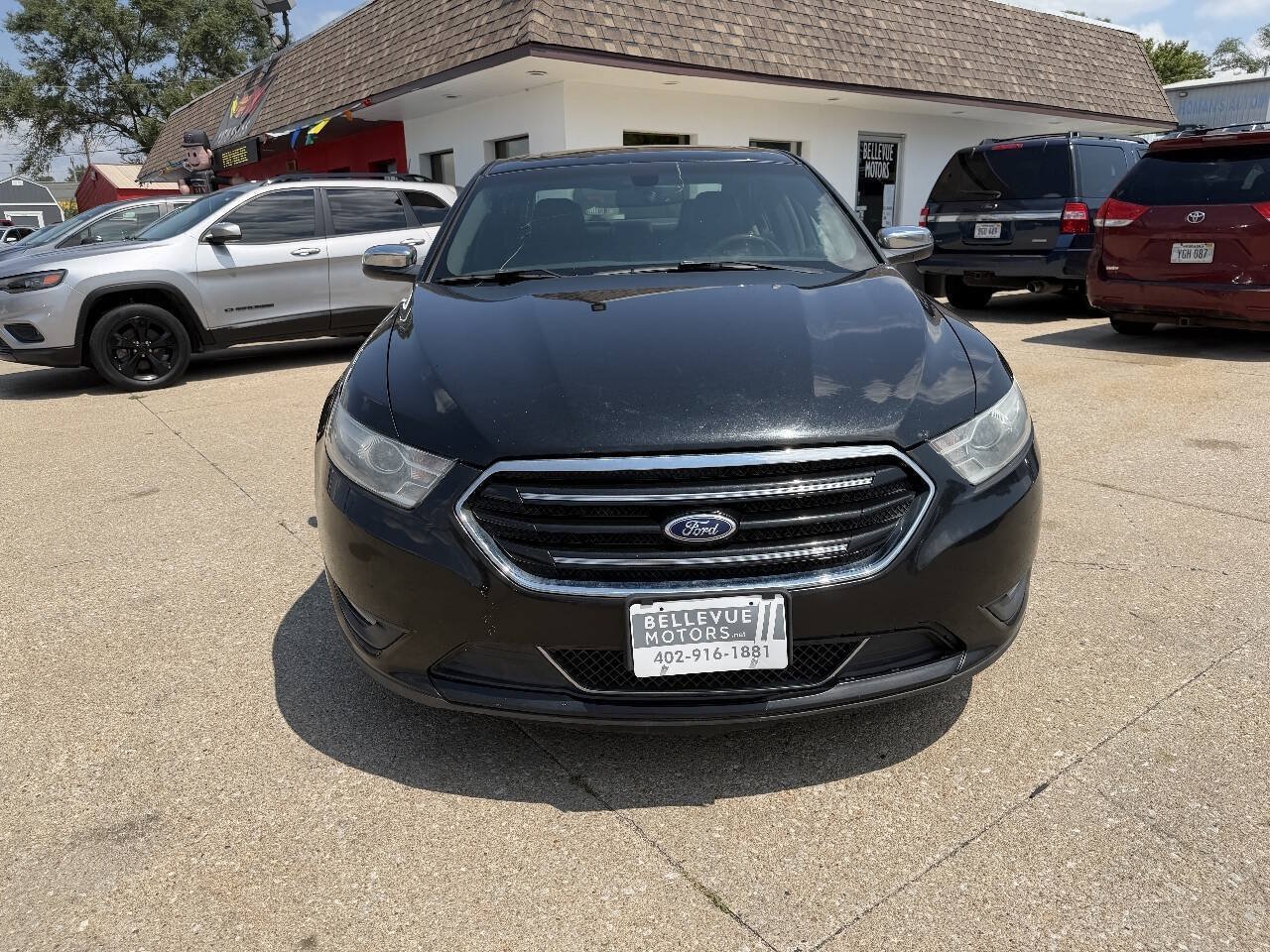 Used 2013 Ford Taurus Limited FWD image 8