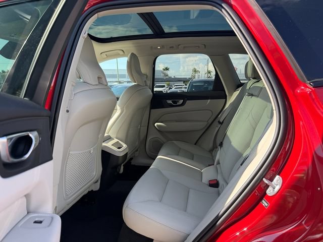 Certified 2024 Volvo XC60 B5 Plus AWD/4WD image 11