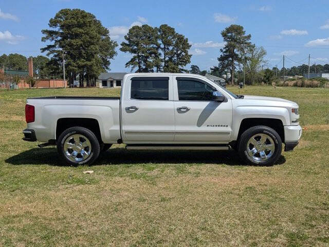 Used 2017 Chevrolet Silverado 1500 LTZ Z71 w/ LTZ Plus Package AWD/4WD image 2