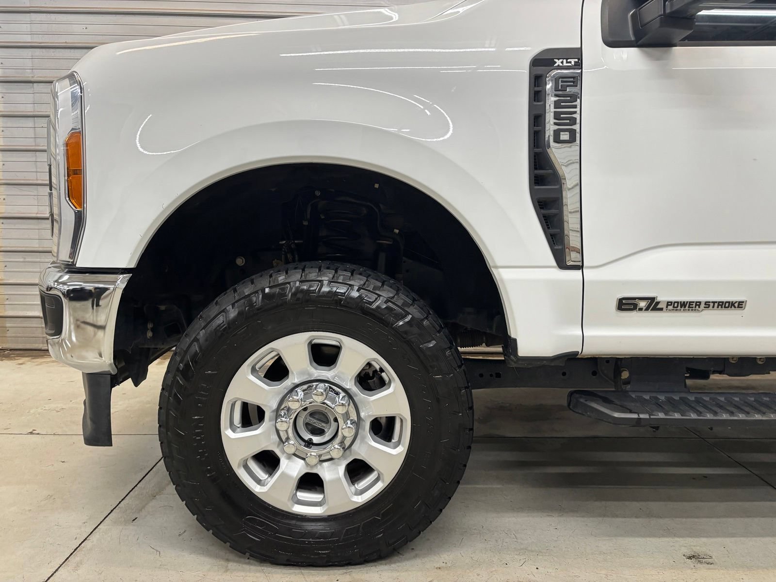 Used 2023 Ford F250 XLT w/ FX4 Off-Road Package AWD/4WD image 4