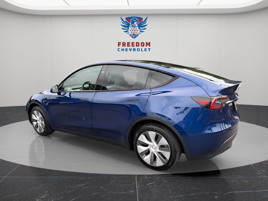 Used 2024 Tesla Model Y Long Range AWD/4WD image 3