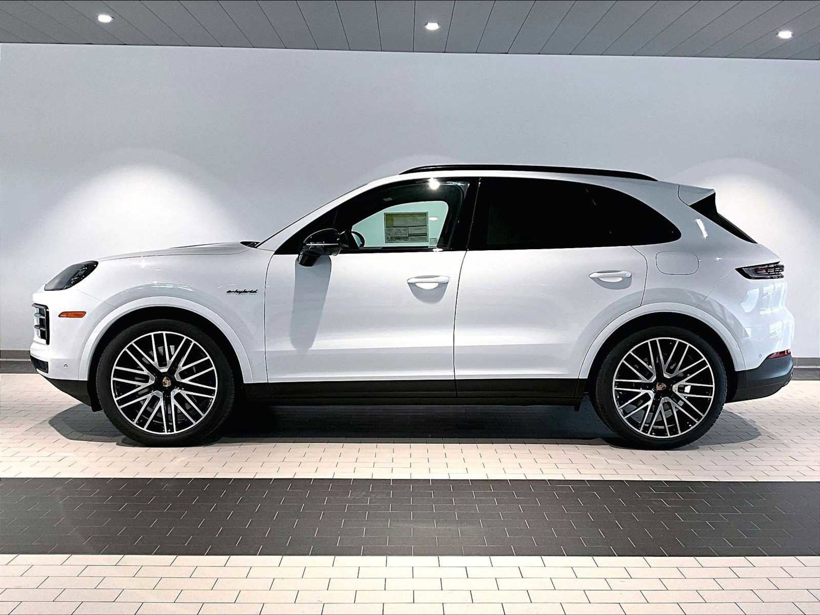 New 2026 Porsche Cayenne E-Hybrid AWD/4WD image 2