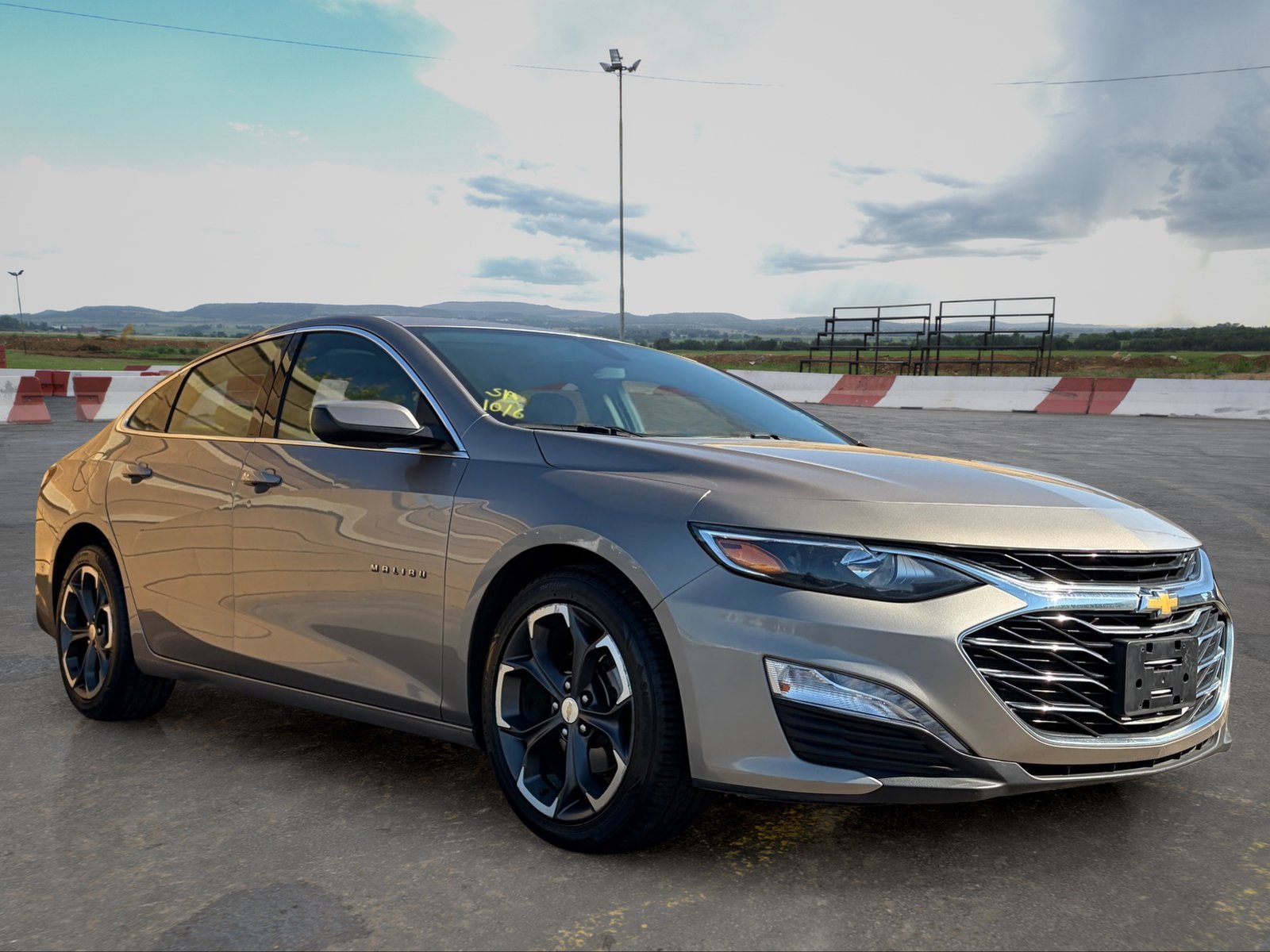 Used 2022 Chevrolet Malibu LT FWD image 2