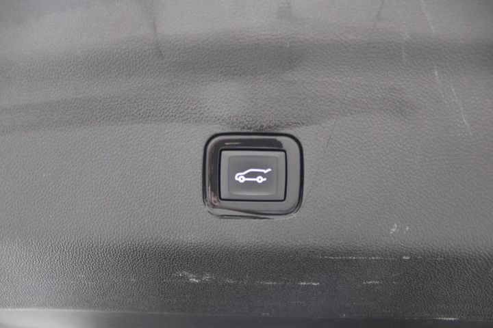 Used 2023 Chevrolet Suburban High Country image 17