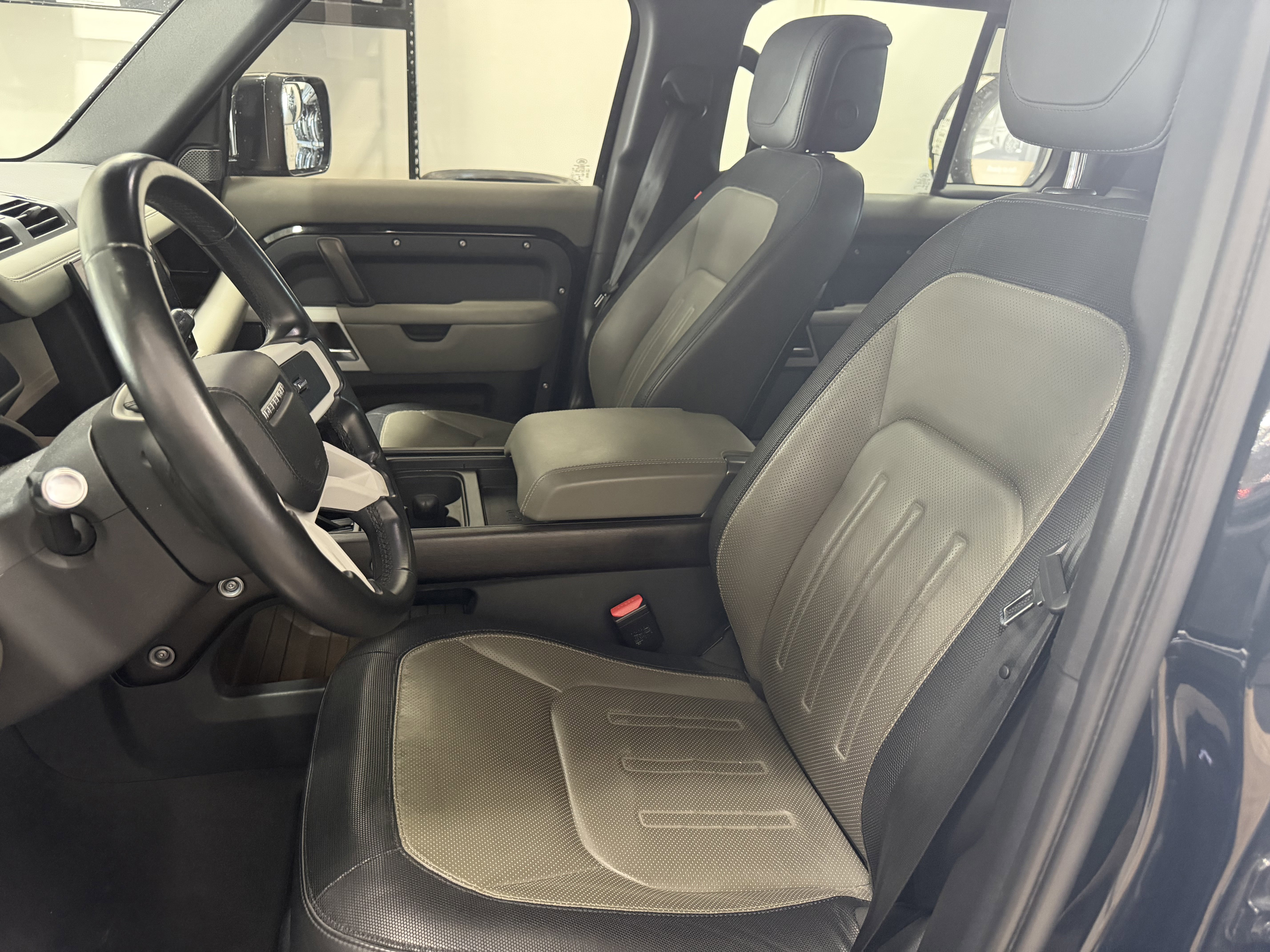 Used 2022 Land Rover Defender 110 X-Dynamic HSE AWD/4WD image 14