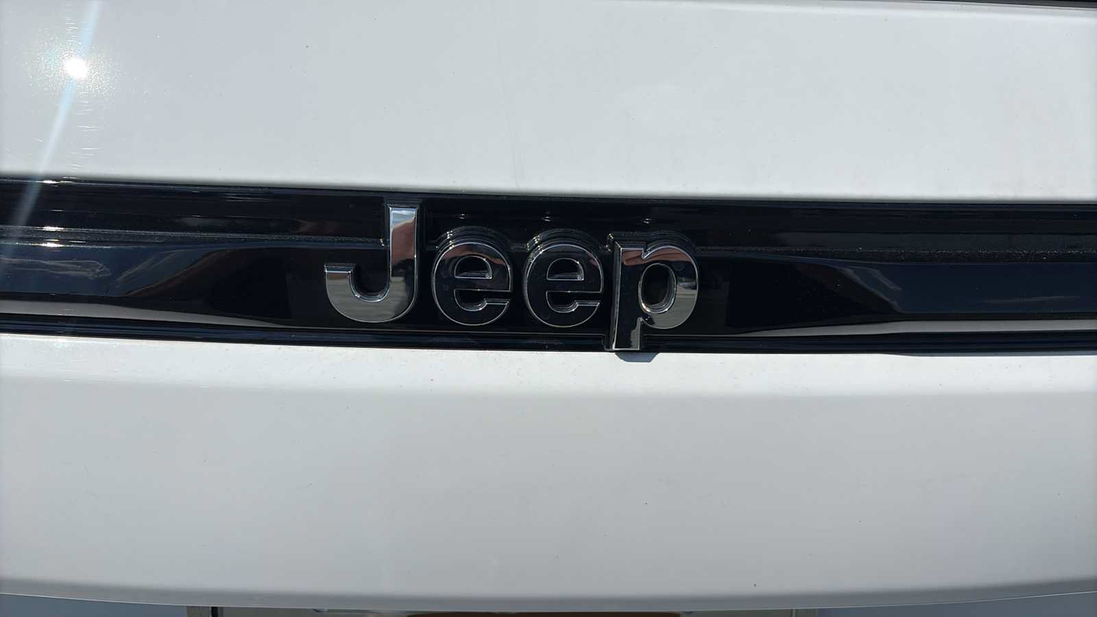 Used 2023 Jeep Grand Cherokee Overland AWD/4WD image 12