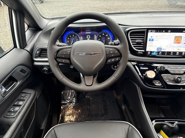 New 2026 Chrysler Pacifica Limited w/ S Appearance Package image 18