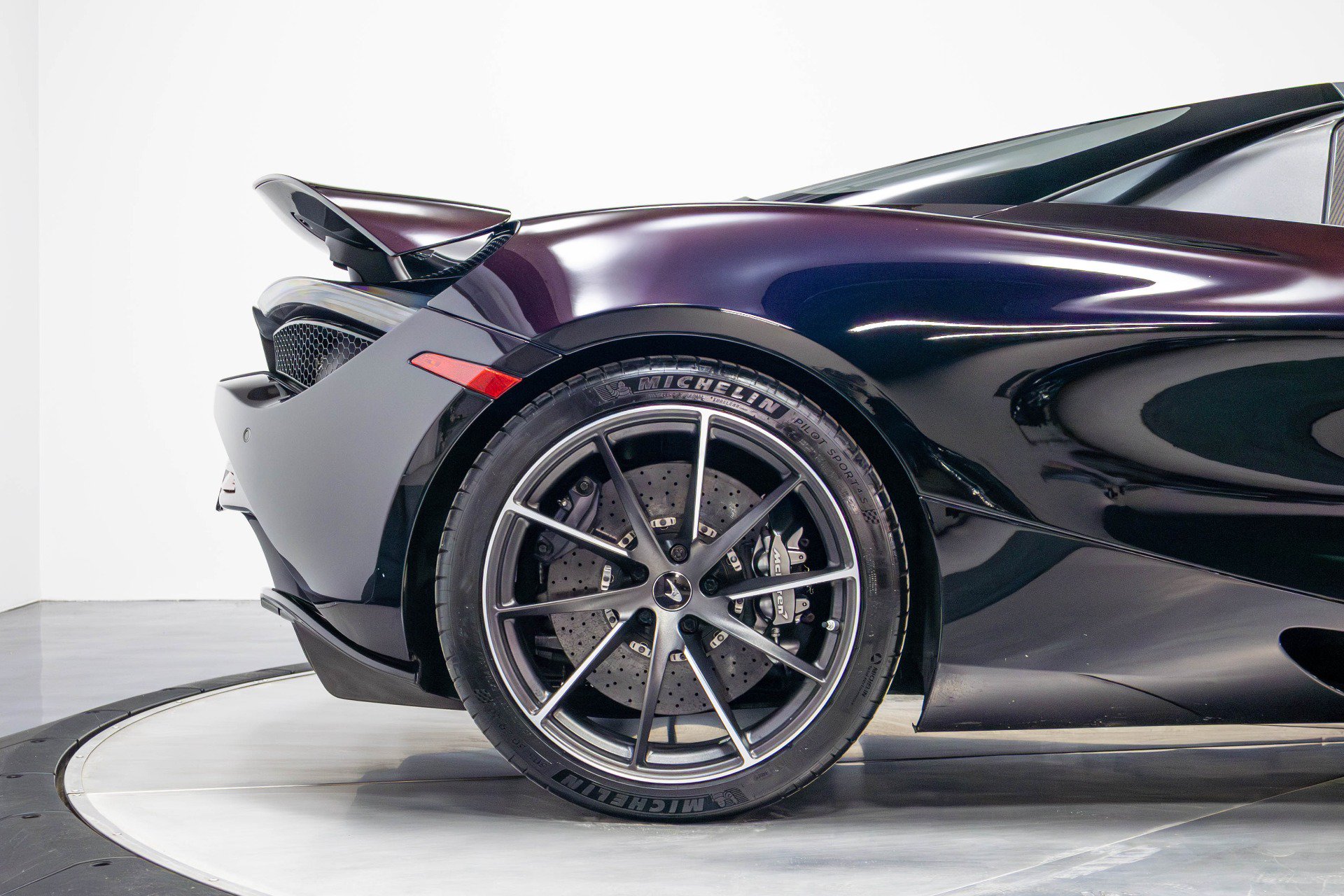 Used 2019 McLaren 720S Luxury RWD image 18