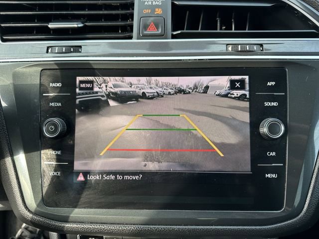 Used 2020 Volkswagen Tiguan SE w/ Panoramic Sunroof Package image 25