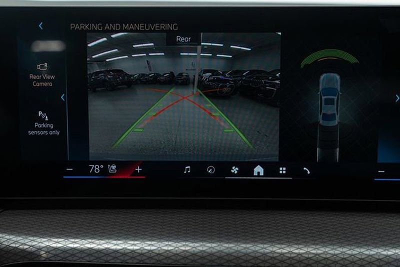 Used 2025 BMW 330i xDrive w/ M-Sport Package image 21