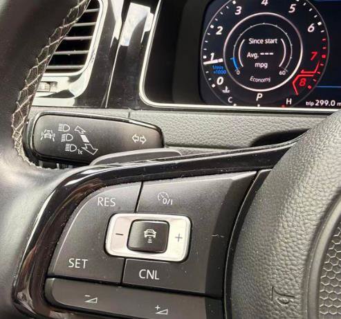 Used 2018 Volkswagen Golf R 4-Door AWD/4WD image 9