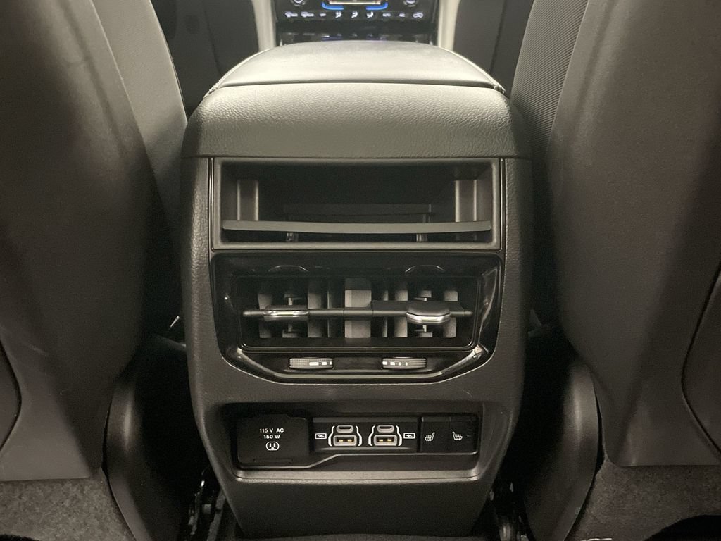 Used 2024 Jeep Grand Cherokee Limited w/ Luxury Tech Group II AWD/4WD image 17