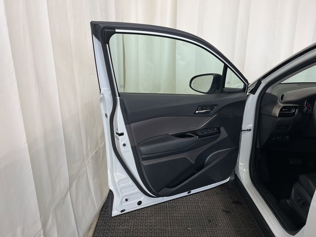 Used 2022 Toyota C-HR Limited FWD image 18