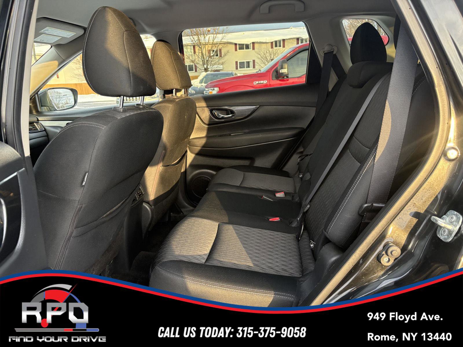 Used 2018 Nissan Rogue SV image 16