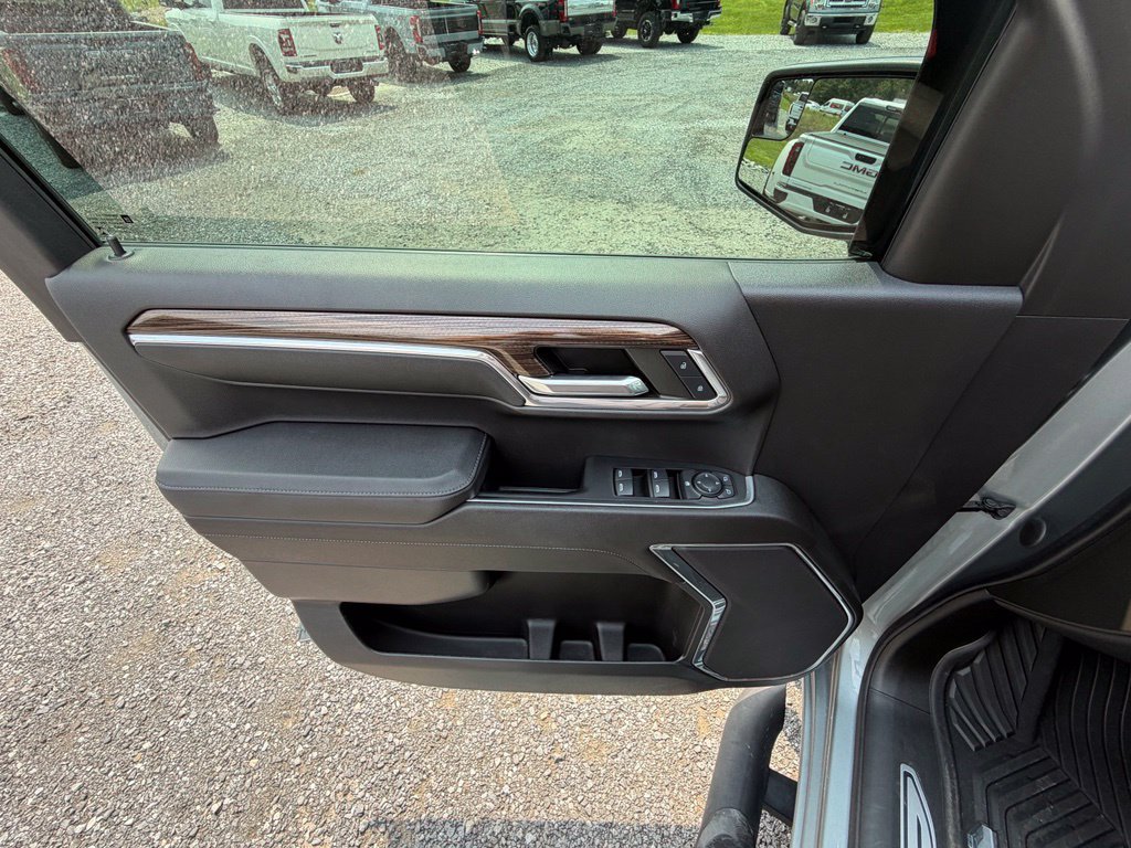 Used 2023 Chevrolet Silverado 1500 RST AWD/4WD image 5