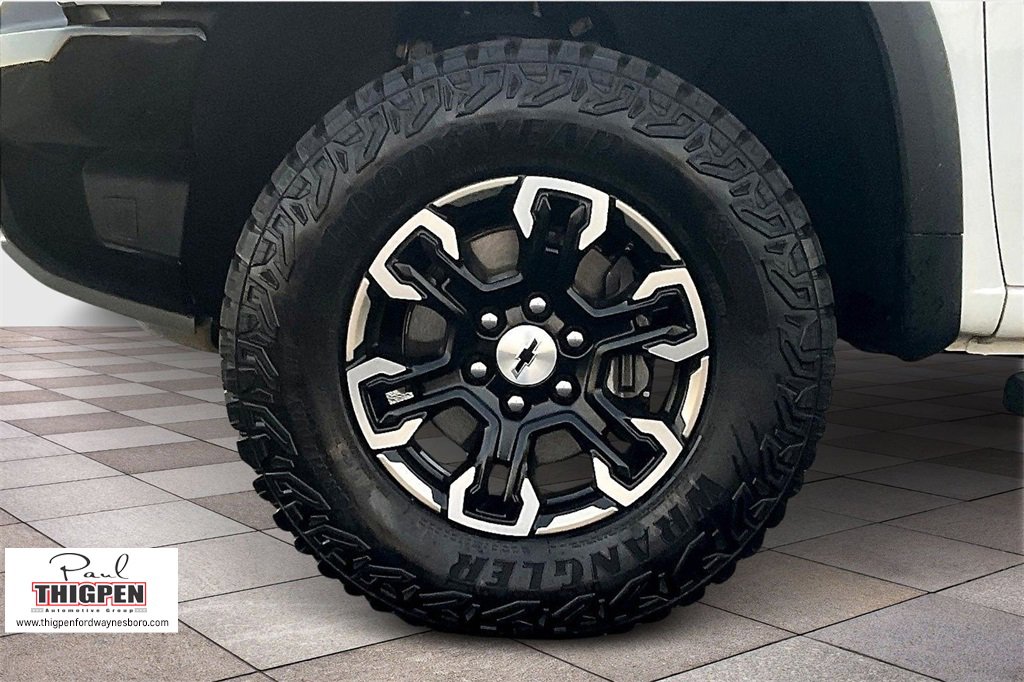 Used 2025 Chevrolet Silverado 2500 LT w/ Convenience Package image 9