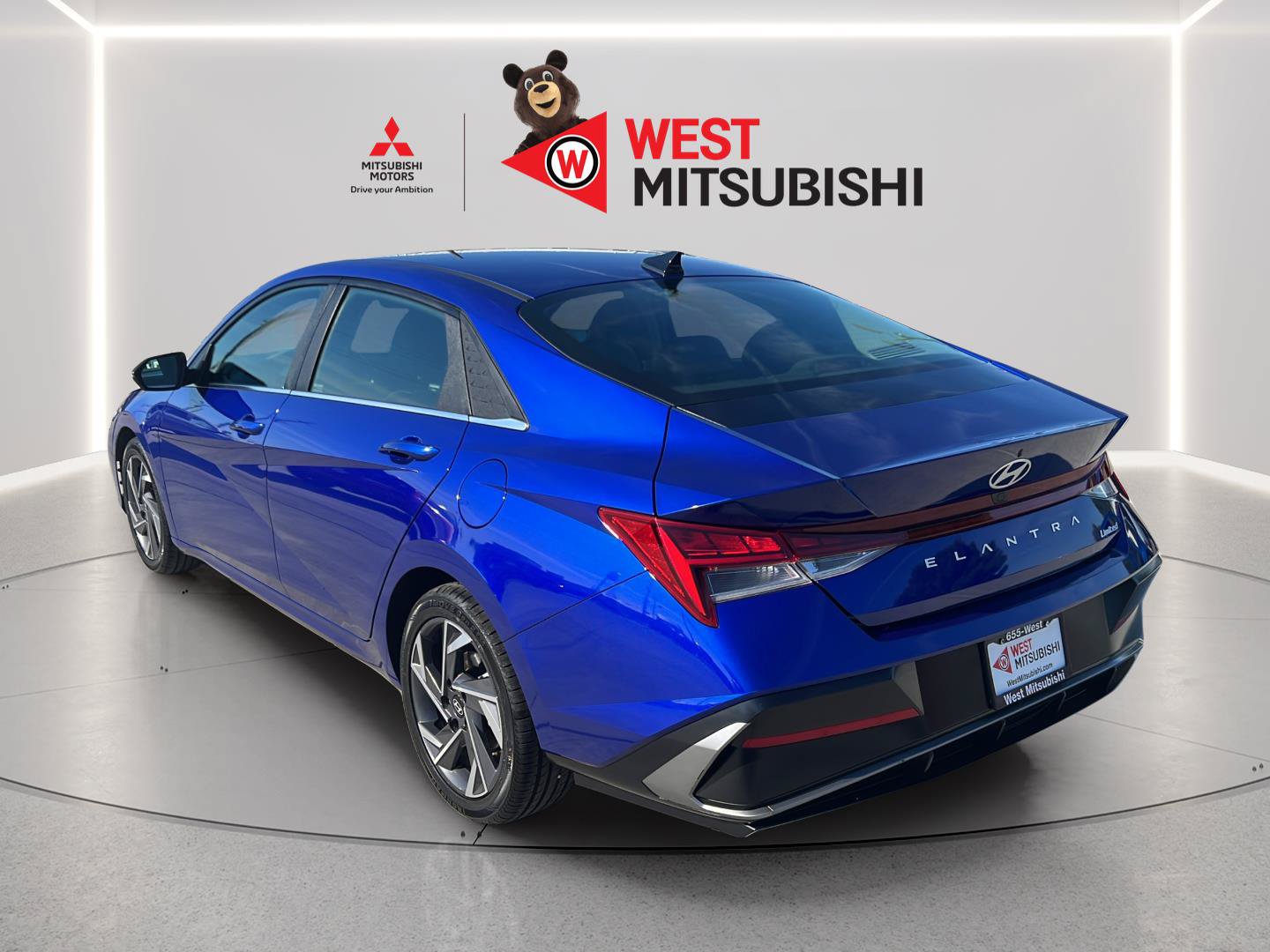 Used 2025 Hyundai Elantra Limited FWD image 4