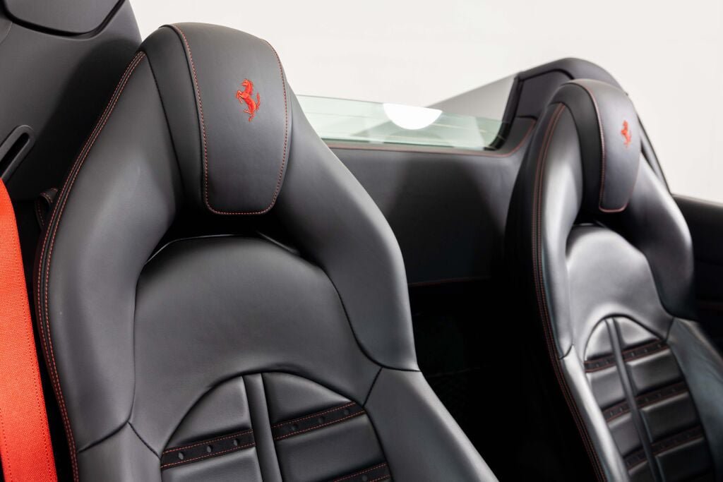 Used 2022 Ferrari F8 Tributo RWD image 34
