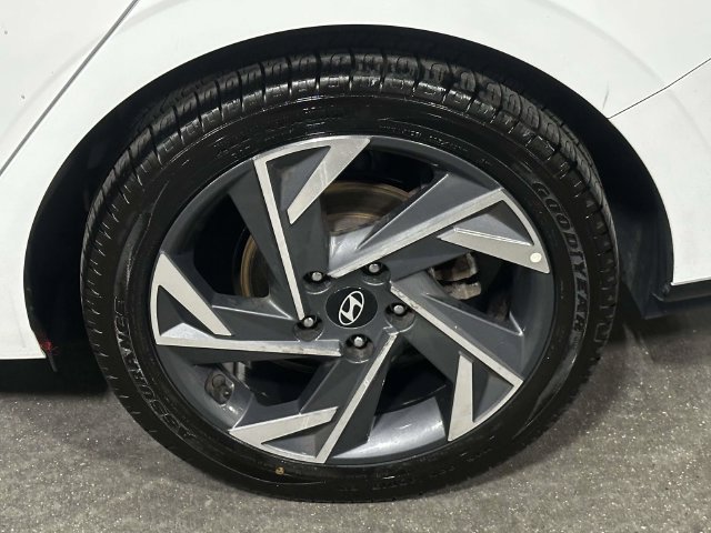 Used 2025 Hyundai Elantra SEL FWD image 15