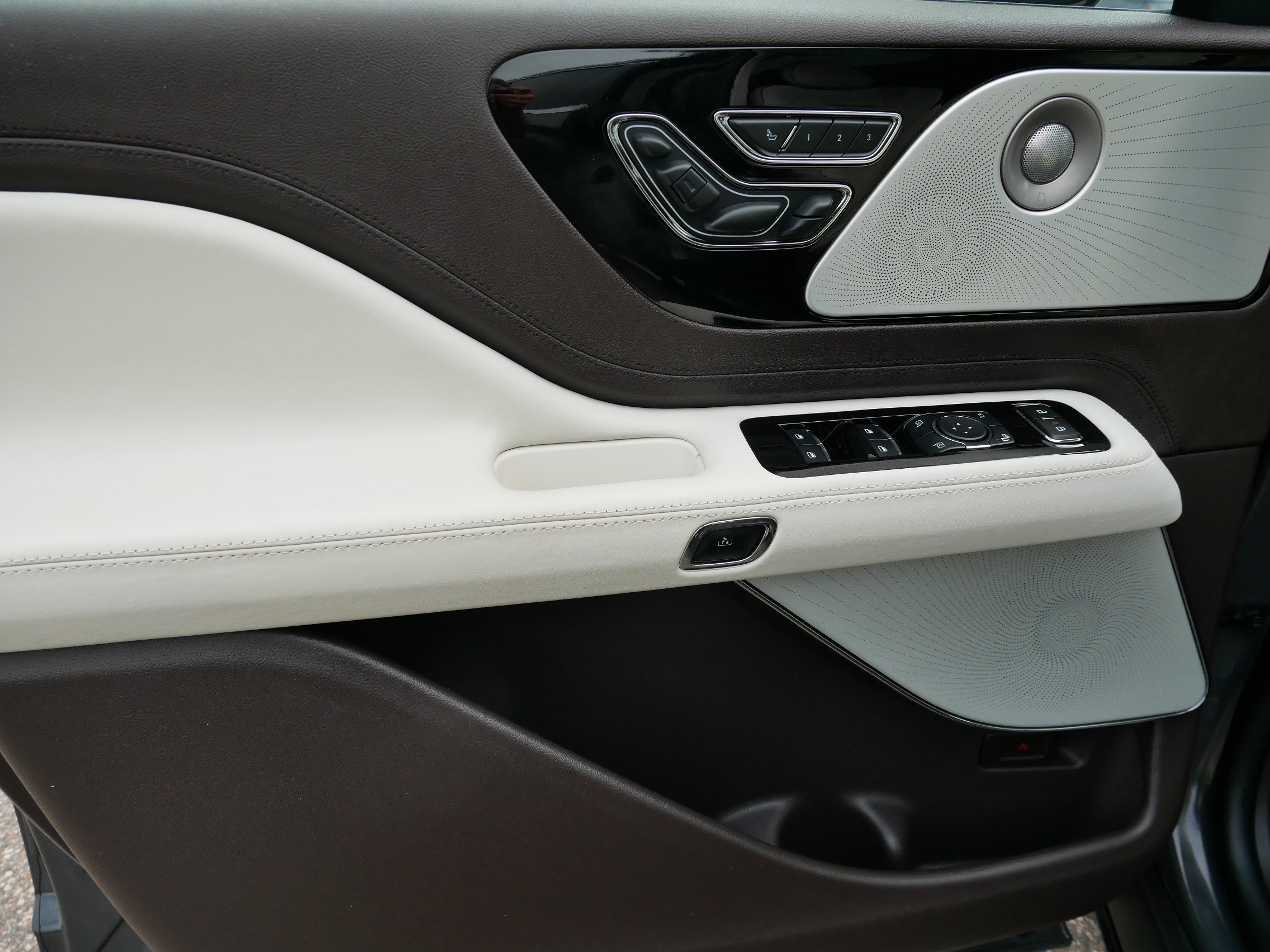 Used 2023 Lincoln Aviator Black Label w/ Dynamic Handling Package image 14