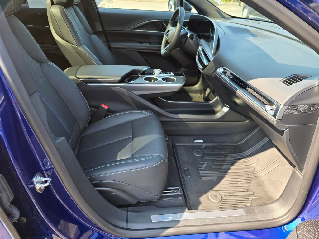 Used 2024 Cadillac Lyriq Sport image 10