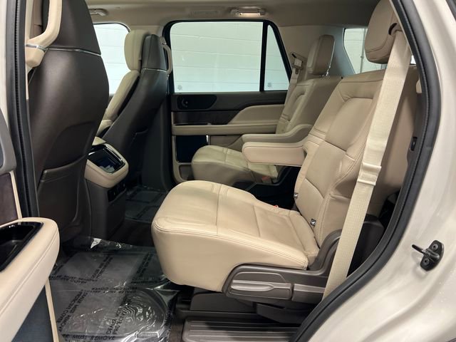 Used 2022 Lincoln Navigator Reserve image 18