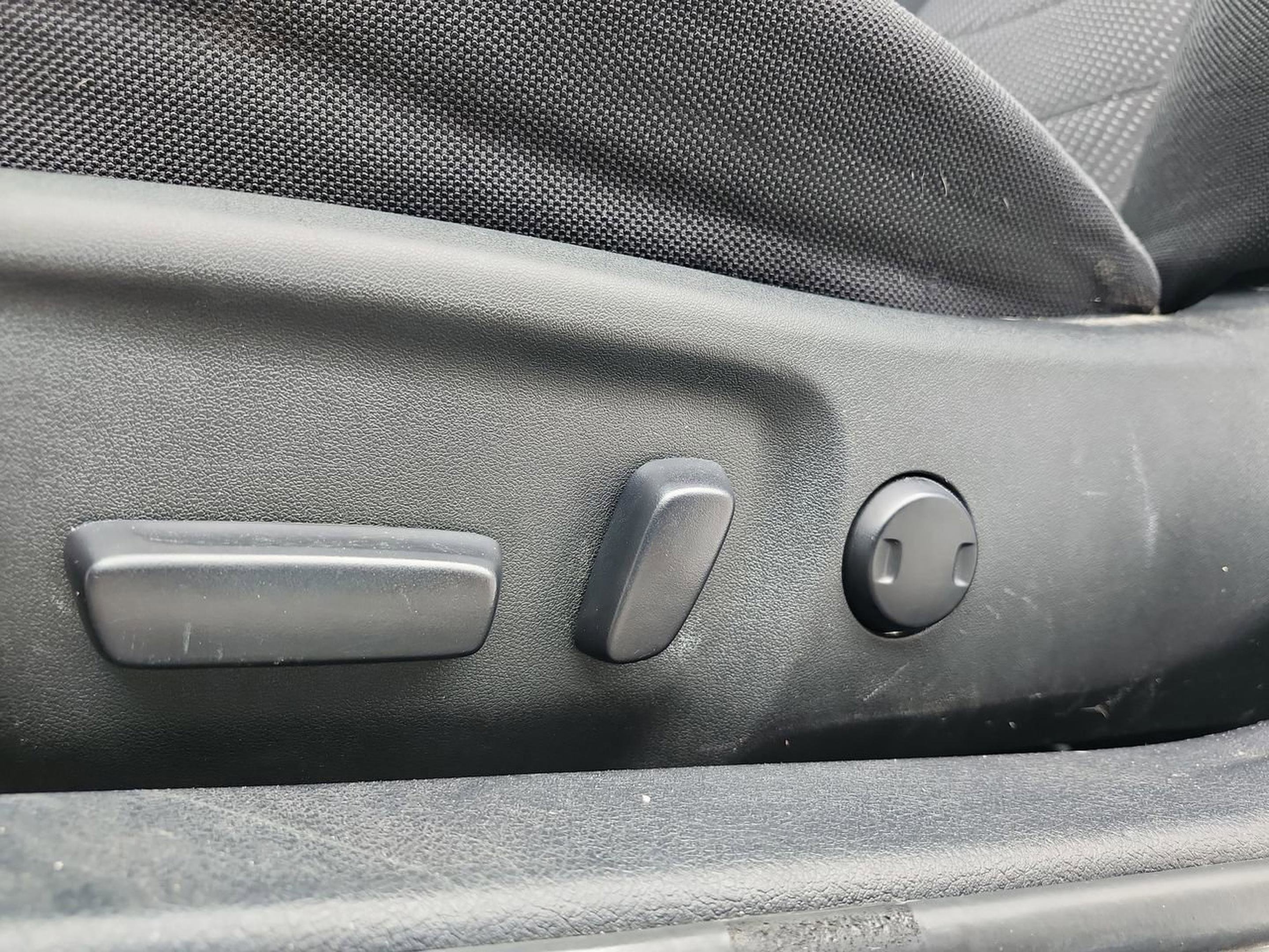 Used 2017 Toyota Camry LE FWD image 12