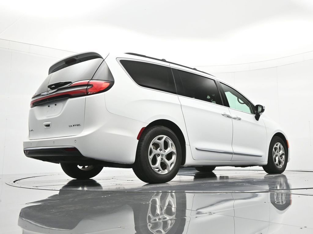 Used 2023 Chrysler Pacifica Limited image 42