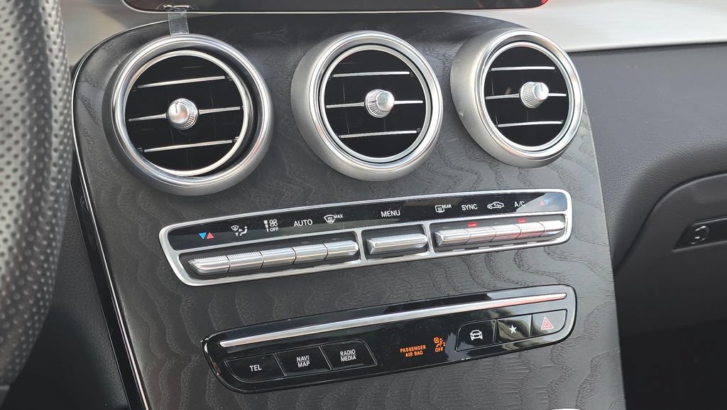 Used 2021 Mercedes-Benz GLC 43 AMG 4MATIC image 30