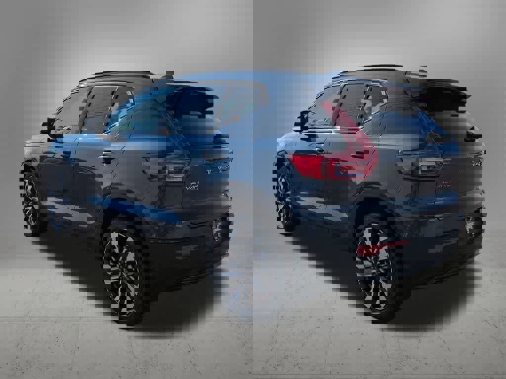 New 2026 Volvo XC40 B5 Ultra w/ Protection Package Premier image 4