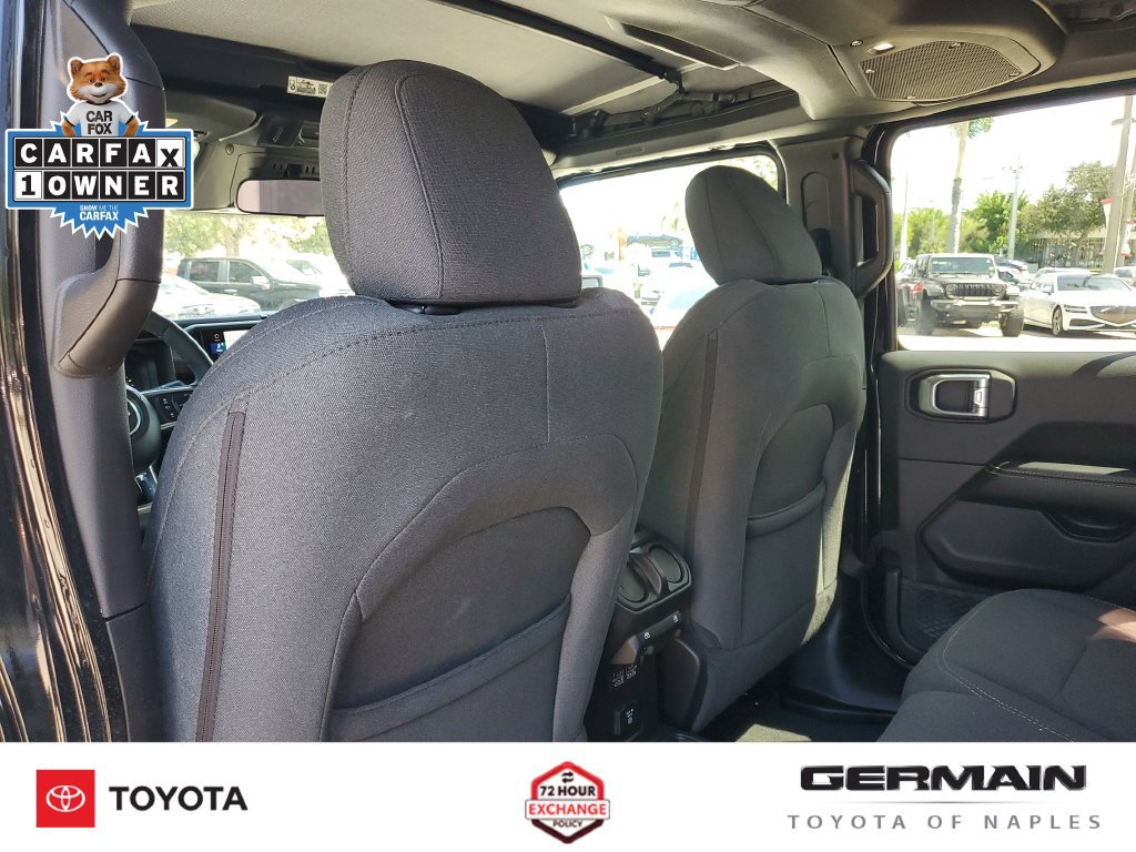 Used 2026 Jeep Wrangler Unlimited Sahara AWD/4WD image 23
