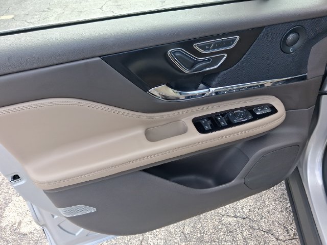 Used 2020 Lincoln Corsair Reserve FWD image 14