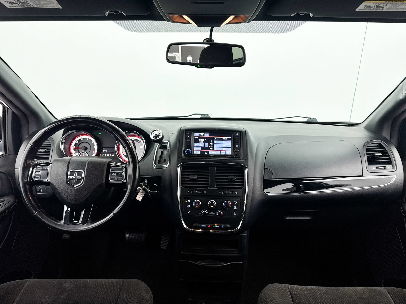 Used 2017 Dodge Grand Caravan SE FWD image 16