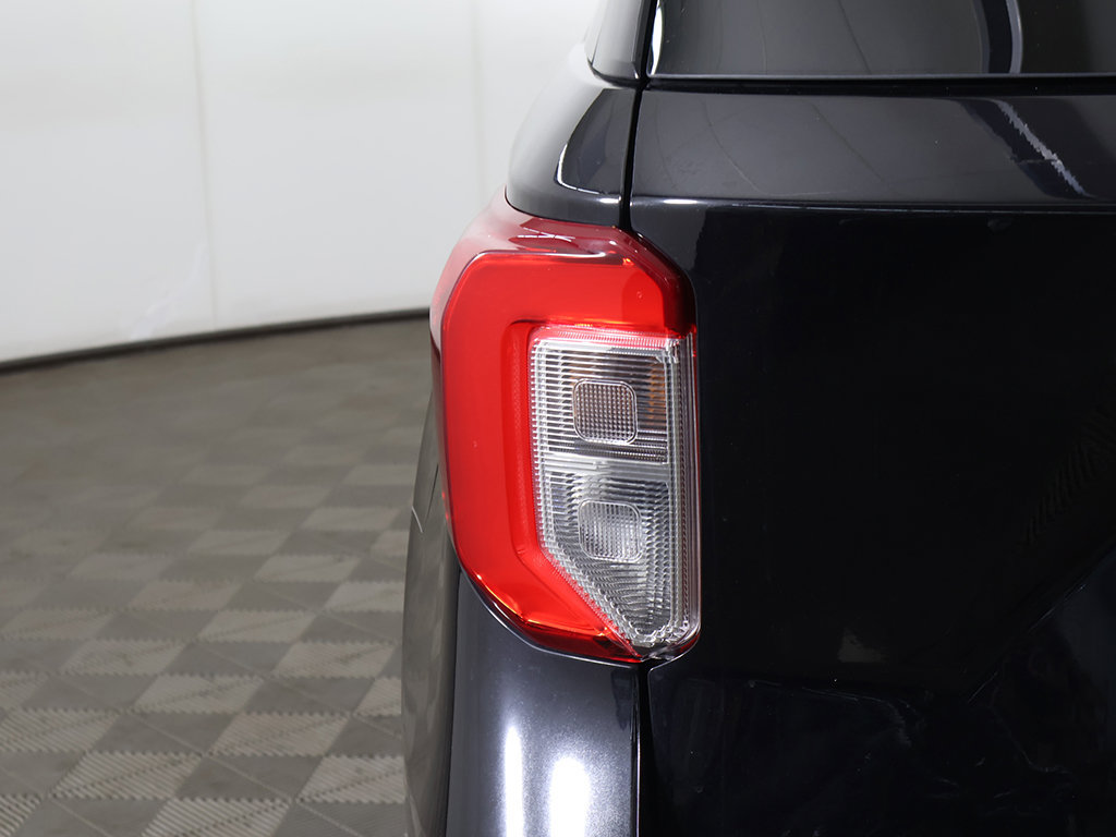 Used 2023 Ford Explorer XLT AWD/4WD image 14